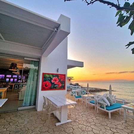 T&T House Villa Lechaio Bagian luar foto
