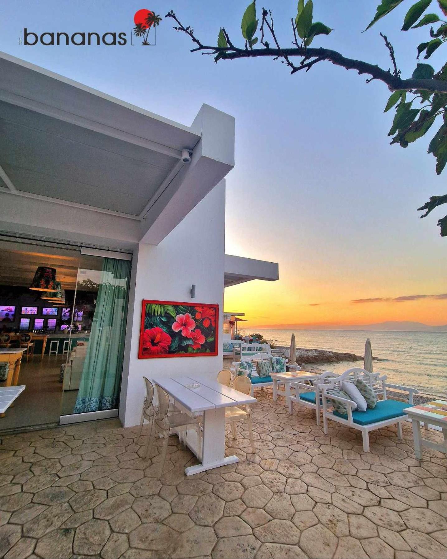 T&T House Villa Lechaio Bagian luar foto